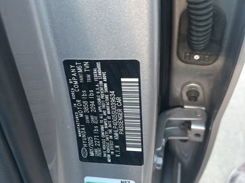 Used 2025 Hyundai Elantra Limited image 6