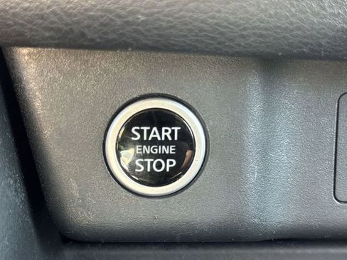Used 2023 Nissan Rogue S AWD/4WD image 18