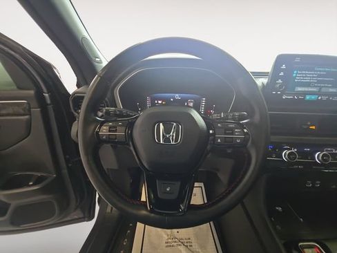 Used 2025 Honda Pilot Black Edition image 13