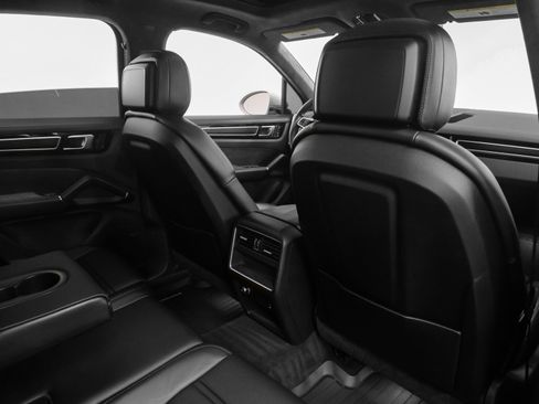 Used 2023 Porsche Cayenne GTS image 31