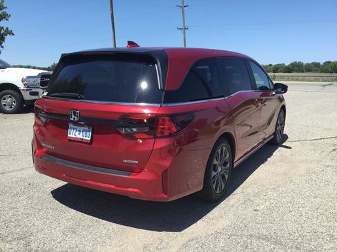 Used 2025 Honda Odyssey Touring image 5