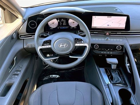 Used 2024 Hyundai Elantra SEL image 5