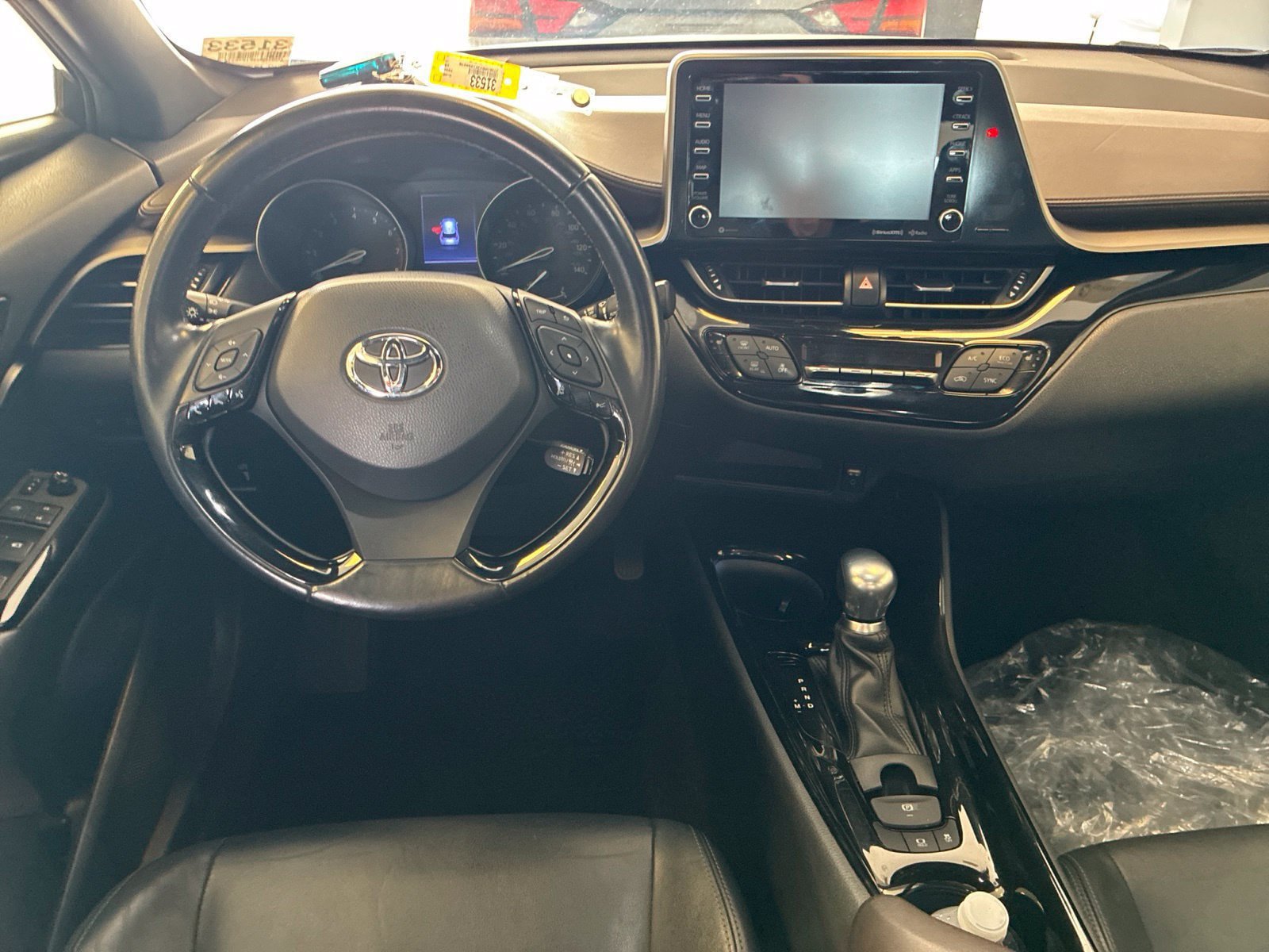 Used 2019 Toyota C-HR Limited FWD image 10