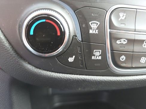 Used 2022 Chevrolet Equinox RS w/ LPO, Floor Liner Package image 32