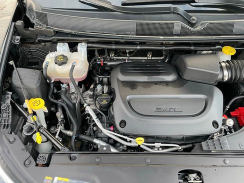 Used 2025 Chrysler Pacifica Limited image 43