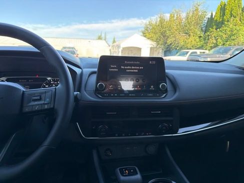 Used 2025 Nissan Rogue SV AWD/4WD image 21