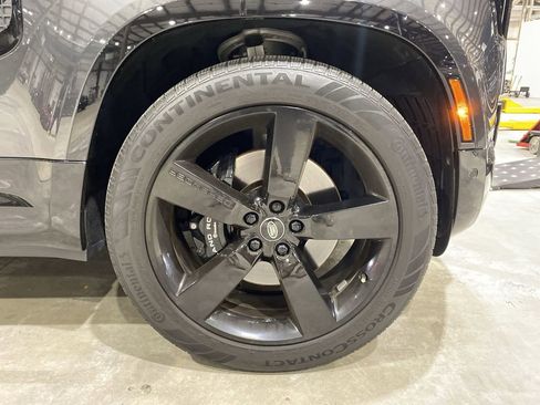 Used 2024 Land Rover Defender 110 V8 image 22