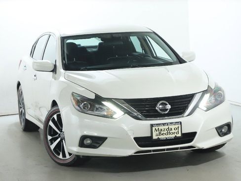 Used 2016 Nissan Altima 3.5 SR image 1