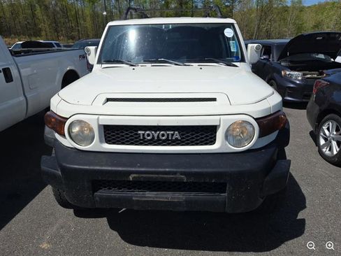 Used 2008 Toyota FJ Cruiser 2WD image 2
