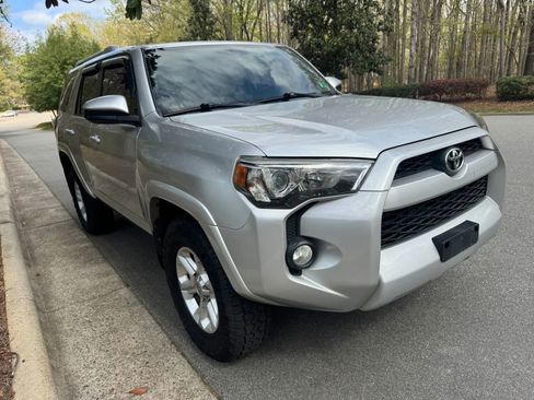 Used 2016 Toyota 4Runner SR5 AWD/4WD image 8