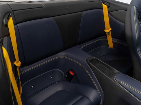 Used 2019 Ferrari Portofino RWD image 18