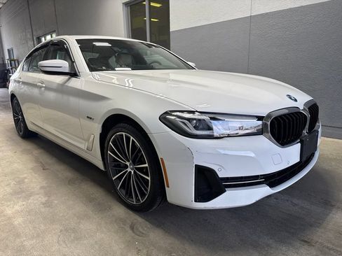 Used 2023 BMW 530e xDrive w/ Premium Package AWD/4WD image 8