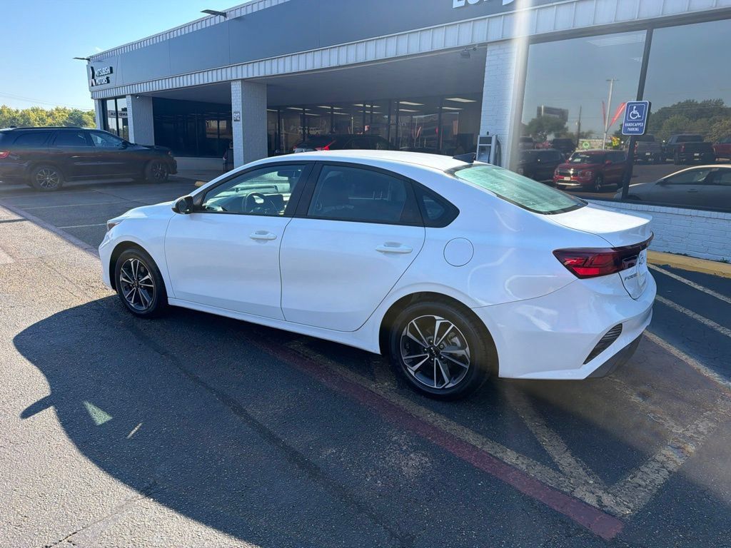 Used 2024 Kia Forte LXS FWD image 2