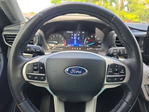 Used 2020 Ford Explorer XLT w/ Equipment Group 202A RWD image 19