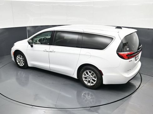 Certified 2024 Chrysler Pacifica Touring-L FWD image 56