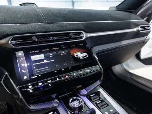 Used 2025 Aston Martin Vanquish RWD image 44