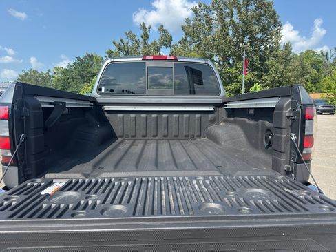 Used 2022 Nissan Frontier SV RWD image 22
