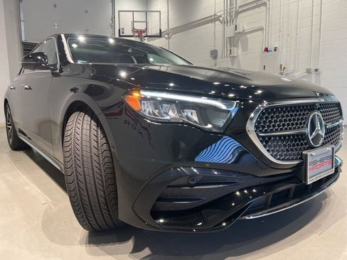 Used 2025 Mercedes-Benz E 350 4MATIC Sedan image 3