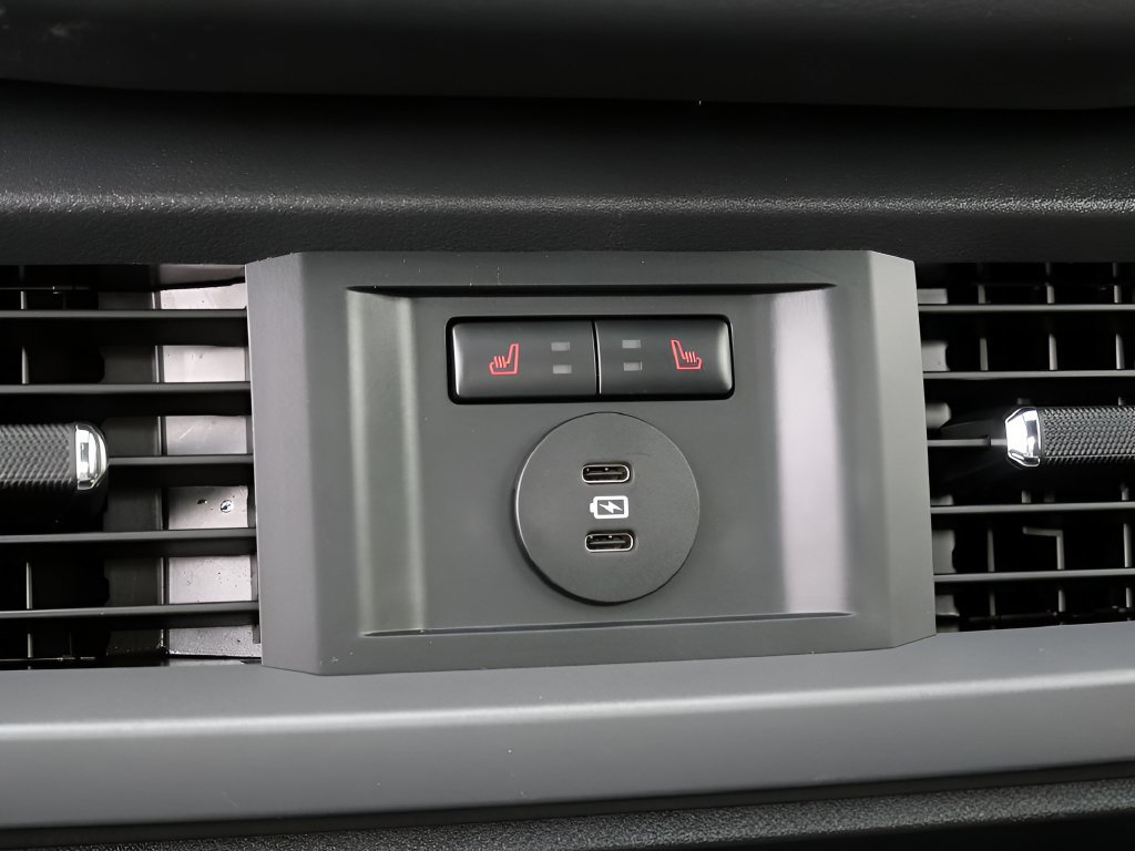 Used 2025 Ford F150 Lightning Lariat AWD/4WD image 31