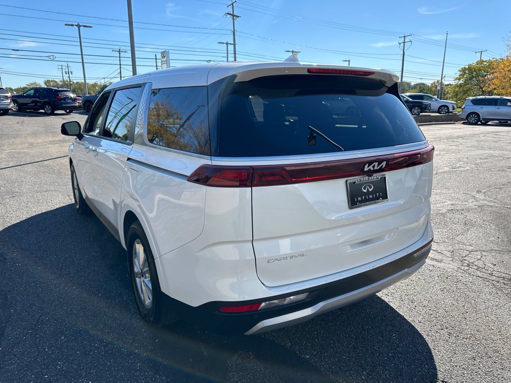 Used 2024 Kia Carnival LX FWD image 10