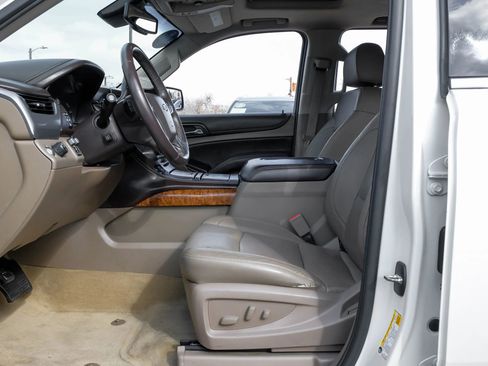 Used 2015 Chevrolet Suburban LTZ image 4