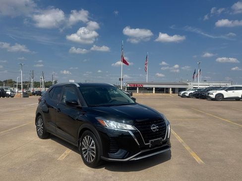 Certified 2023 Nissan Kicks SV FWD image 1