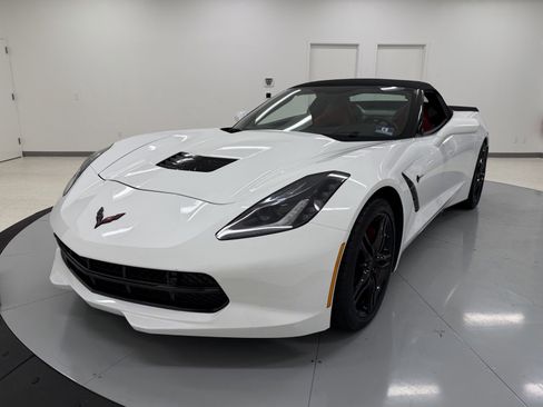 Used 2017 Chevrolet Corvette Stingray Convertible w/ 2LT Preferred Equipment Group image 3