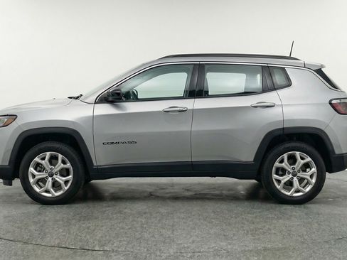 Used 2025 Jeep Compass Latitude image 5