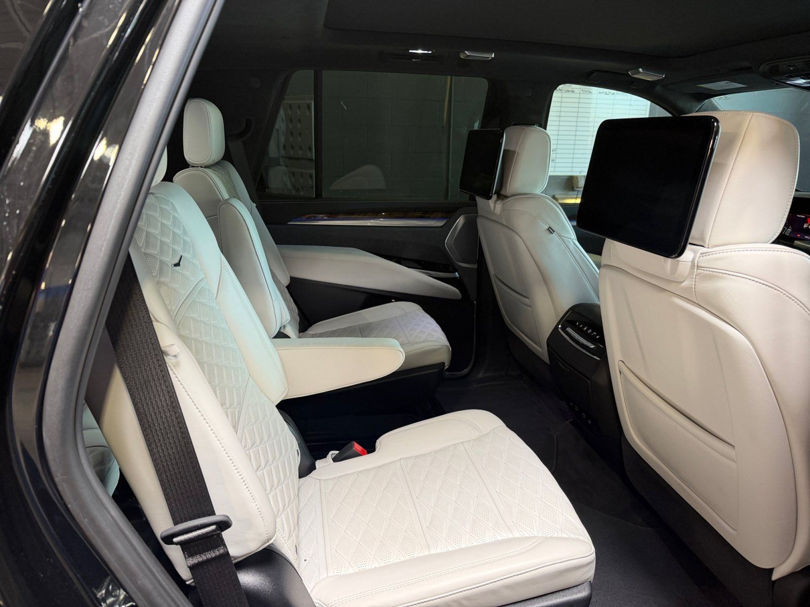 Used 2025 Cadillac Escalade Sport Platinum AWD/4WD image 18