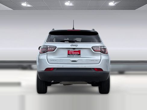 Used 2025 Jeep Compass Limited AWD/4WD image 9