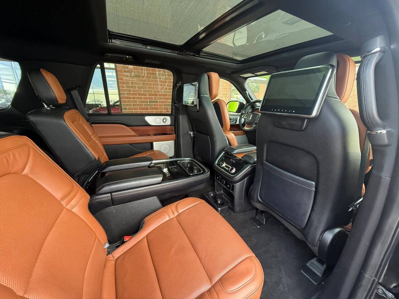 Used 2018 Lincoln Navigator Reserve AWD/4WD image 32