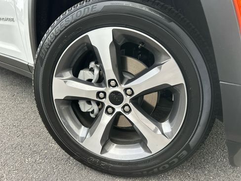 New 2025 Jeep Grand Cherokee Limited w/ Luxury Tech Group II image 19