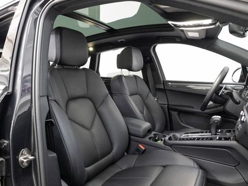Certified 2026 Porsche Macan AWD/4WD image 33