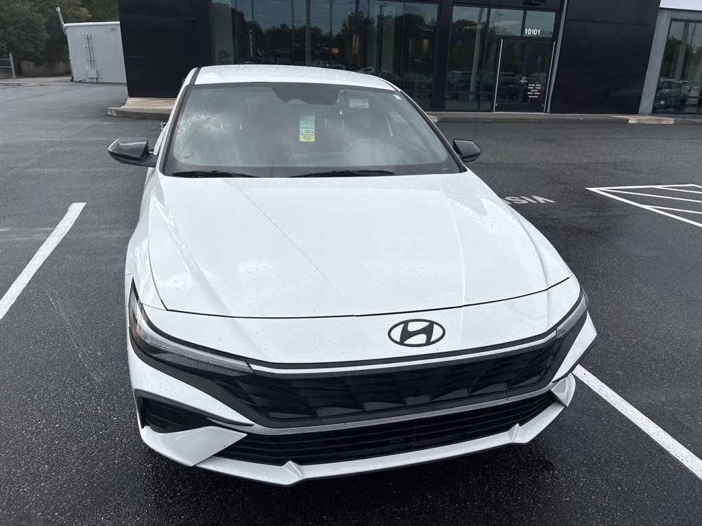 Used 2025 Hyundai Elantra SEL FWD image 2