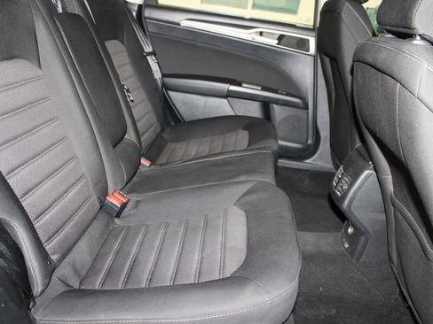 Used 2020 Ford Fusion SE image 28