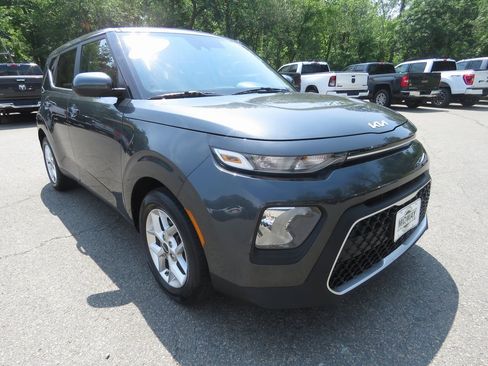 Used 2022 Kia Soul LX w/ Technology Package image 4