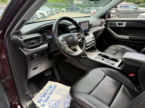 Used 2023 Ford Explorer XLT w/ Equipment Group 202A AWD/4WD image 19