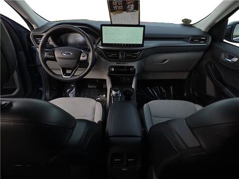 Used 2025 Ford Escape SE image 10
