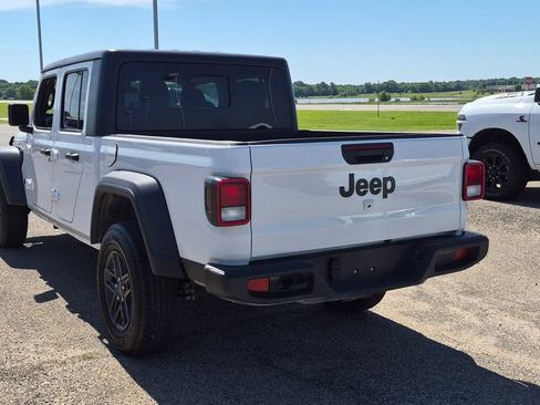 Used 2025 Jeep Gladiator Sport AWD/4WD image 4