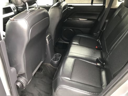 Used 2016 Jeep Compass Latitude FWD image 16