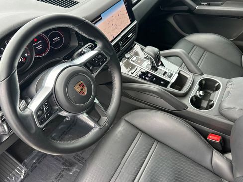 Used 2023 Porsche Cayenne Platinum Edition image 5