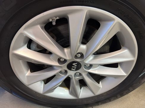 Used 2020 Kia Sorento LX AWD/4WD image 33