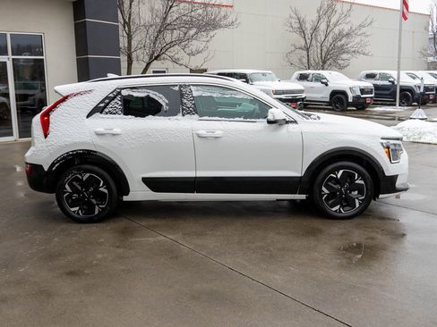 Used 2025 Kia Niro Wave w/ Wave Preserve Package image 8