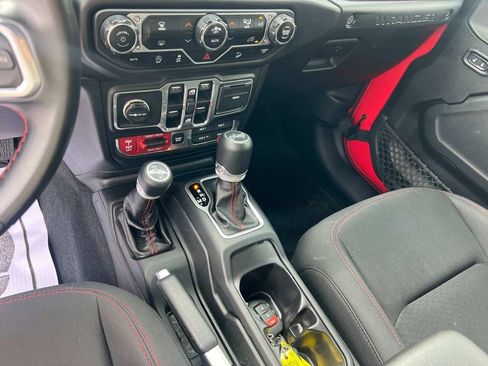 Used 2018 Jeep Wrangler Unlimited Rubicon image 30