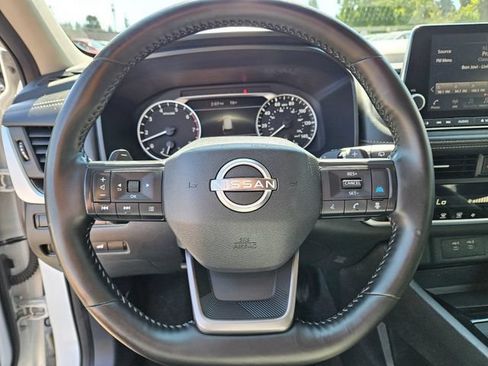 Used 2025 Nissan Rogue SV AWD/4WD image 27