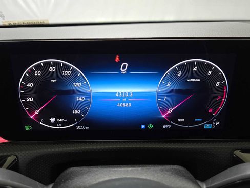 Used 2025 Mercedes-Benz CLA 250 4MATIC image 29