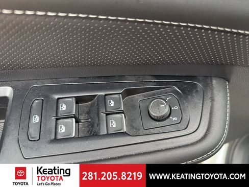 Used 2025 Volkswagen Atlas SE image 11