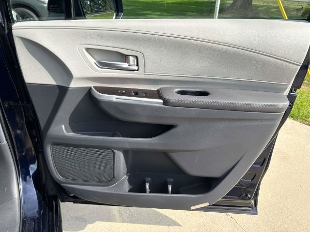 Used 2024 Toyota Sienna XLE FWD image 18