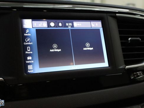 Used 2024 Chrysler Voyager LX image 20