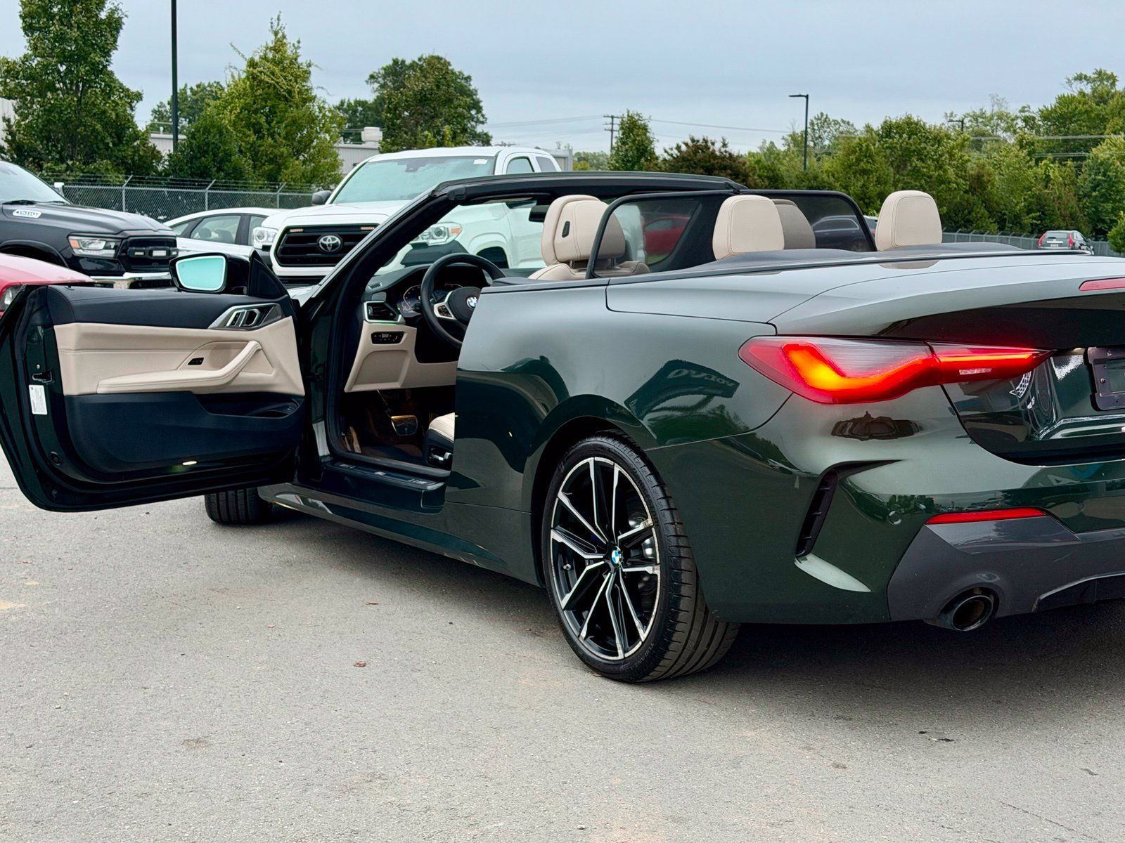 Used 2022 BMW 430i Convertible w/ M Sport Package RWD image 31
